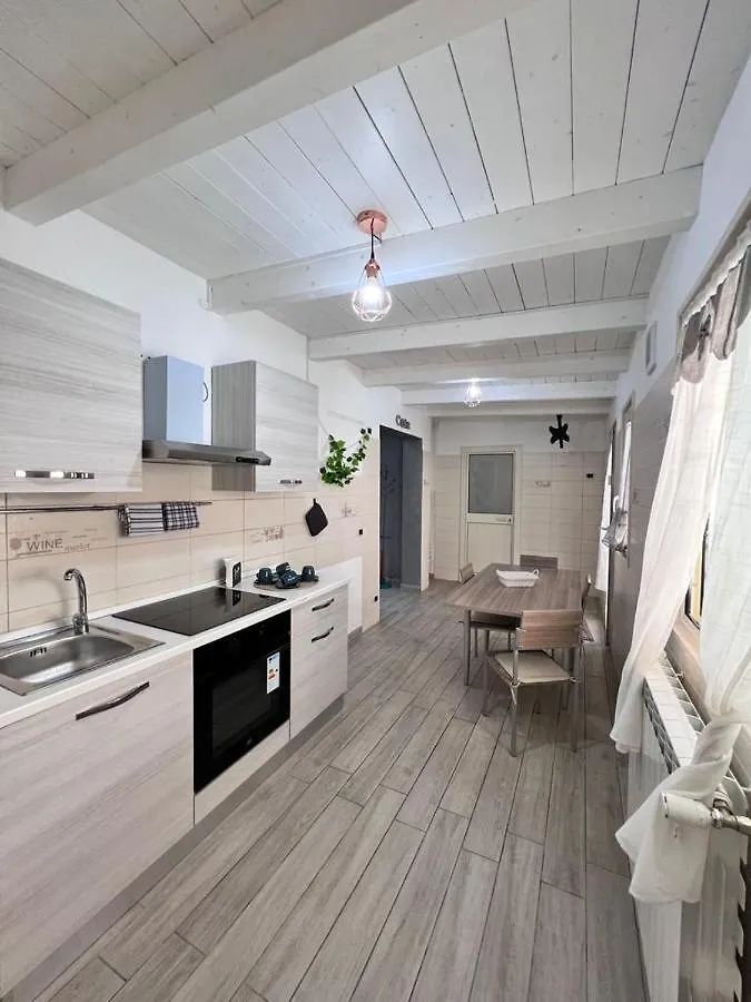 Lady Luxury Apartment Бари 0*,